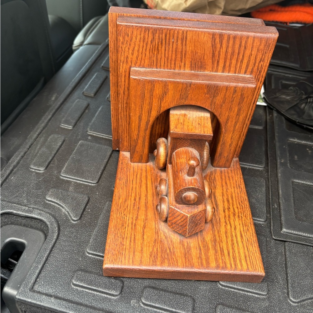 Amish train book ends in very good condition
